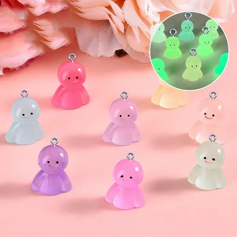 10 stuks Glow In Dark Cartoon  - Art Craft Resin recensie en prijs